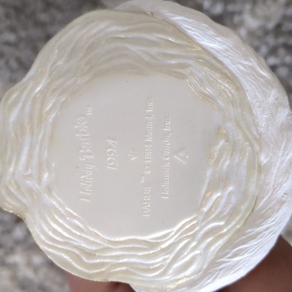 Hallmark Holiday Barbie Ornament 1994 - Picture 5 of 5